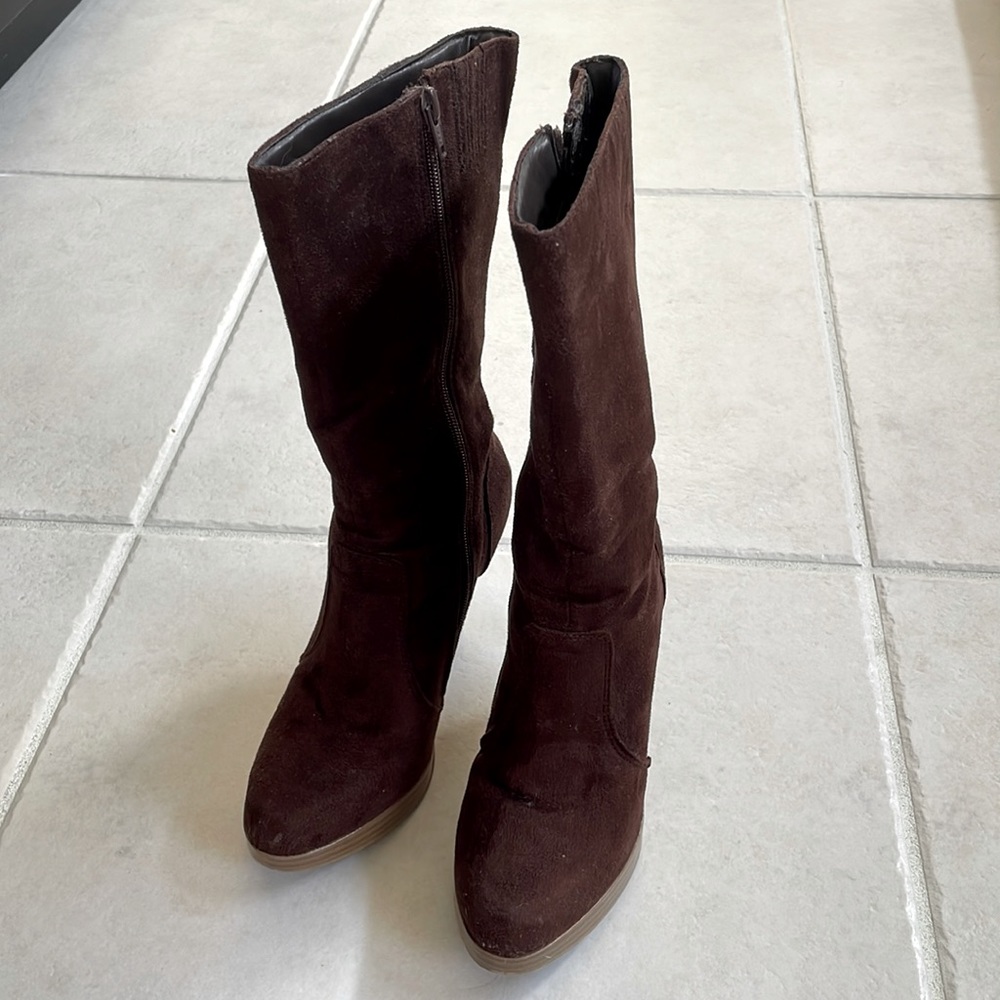 BROWN BOOTS